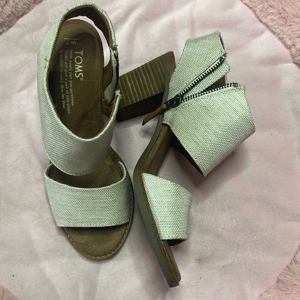 Tom’s chunk heels